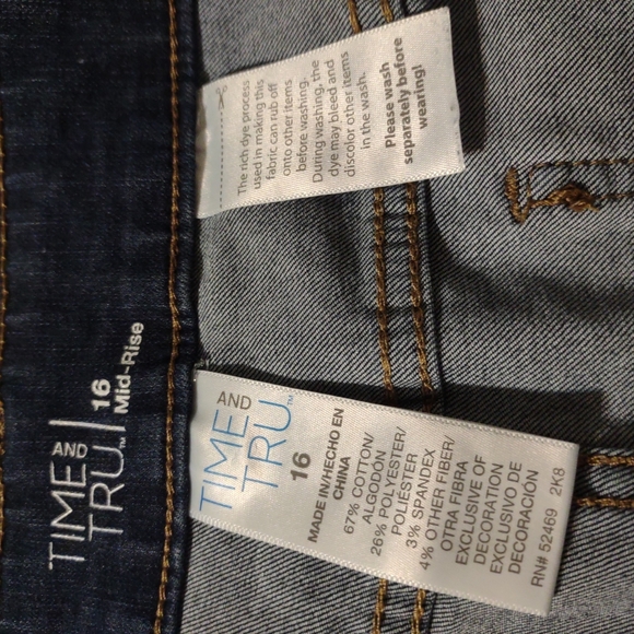 Time And Tru Mid-rise Jean Shorts - Picture 3 of 3